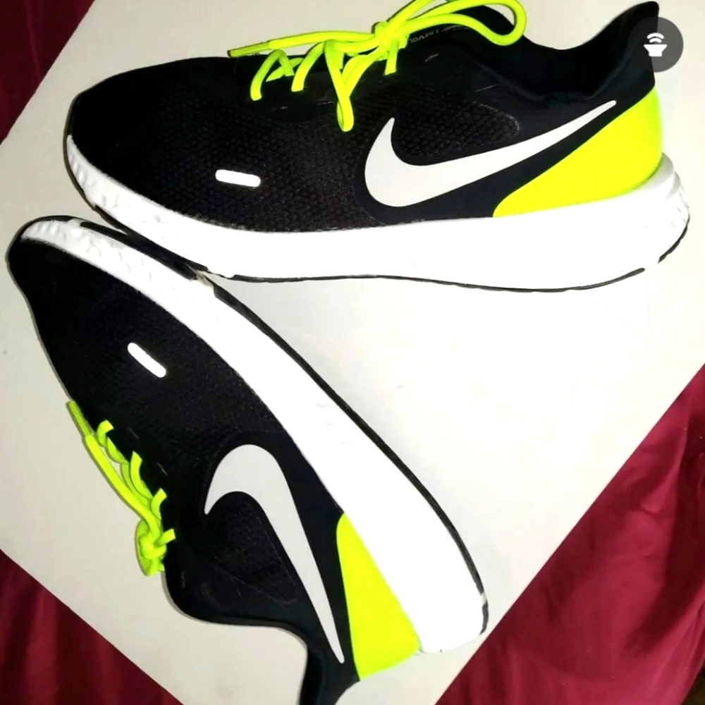 Nike Revolution Black/Volt/White/Gray Fog   SIZE 11 -- 10/16/2019